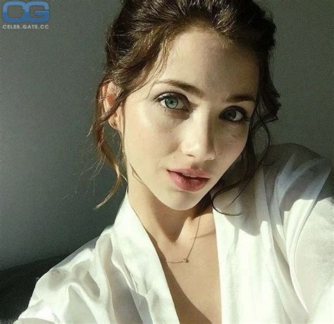 emily rudd topless|Emily Rudd nude pictures